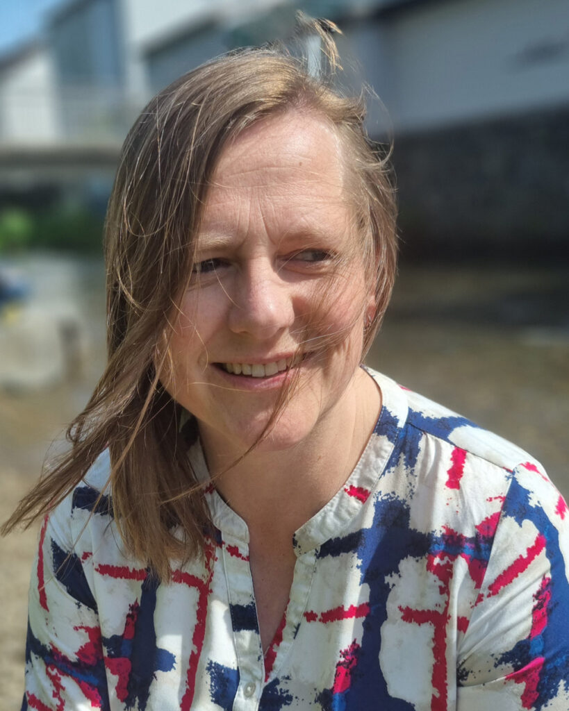 Denise Brilla, Portrai, tHaare wehen im Wind