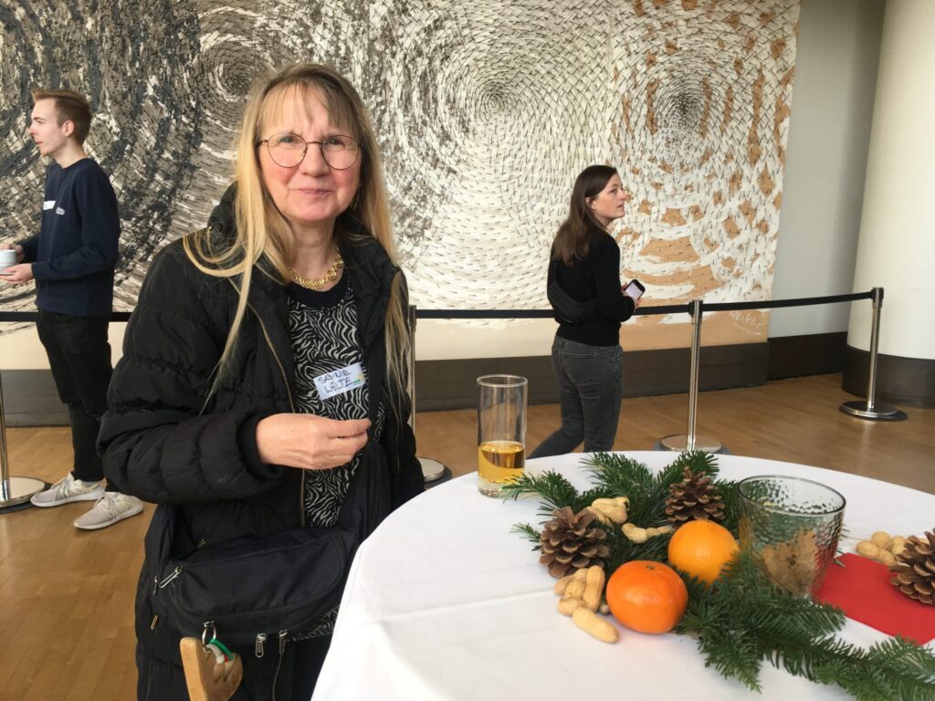 Sabine Welte in der Pause im Foyer des Landtagsgebäudes Nov. 2025