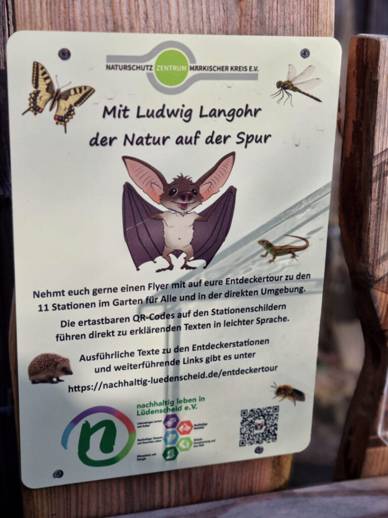 Hinweisschild auf die Entdeckungstour für Kinder: "Mit Ludwig Langohr" der Natur auf der Spur"